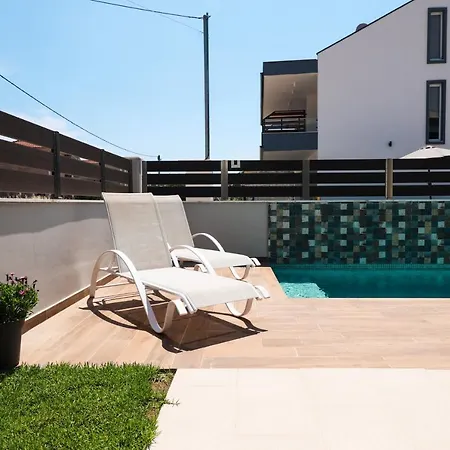 Luxurious, 3-bedroom With Private Pool * Никити