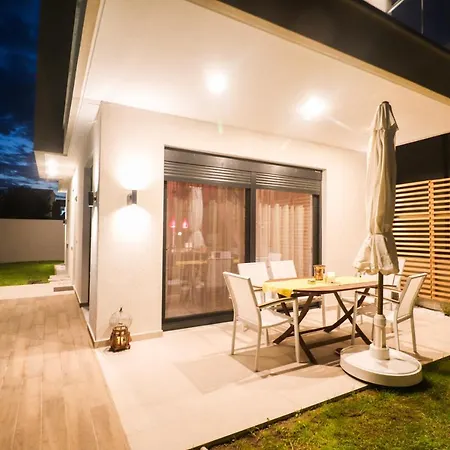Villa Luxurious, 3-bedroom With Private Pool *