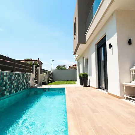 Luxurious, 3-bedroom With Private Pool